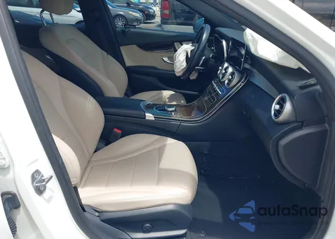 2019 Mercedes-Benz C 300 z USA, uszkodzony, nr VIN 55SWF8DB5KU296445